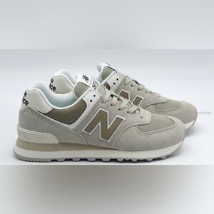 New Balance women sneakers size. 8.5